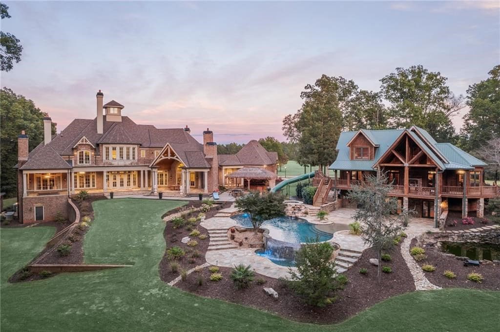 The Residence — A Modern Urban Sanctuary